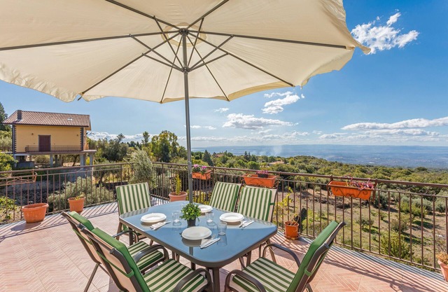 Oasi Dell'Etna Apartment with Mountain View, Wi-Fi and Air Conditioning
