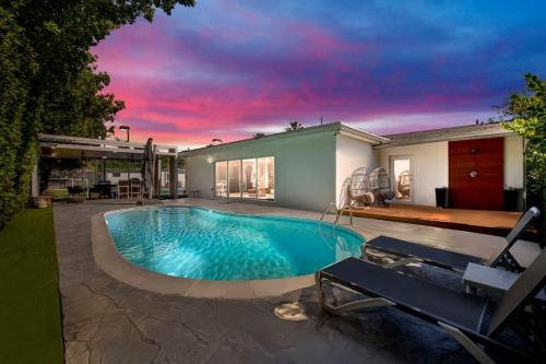 Oasis Tropical Villa Glamhomes