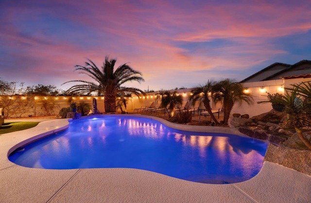 Oasis With Private Pool And King Size Bed!