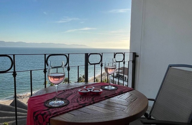 OCEAN FRONT 15TH FLOOR SUNSETS POOL WIFI ALL-INCLUSIVE ONLY