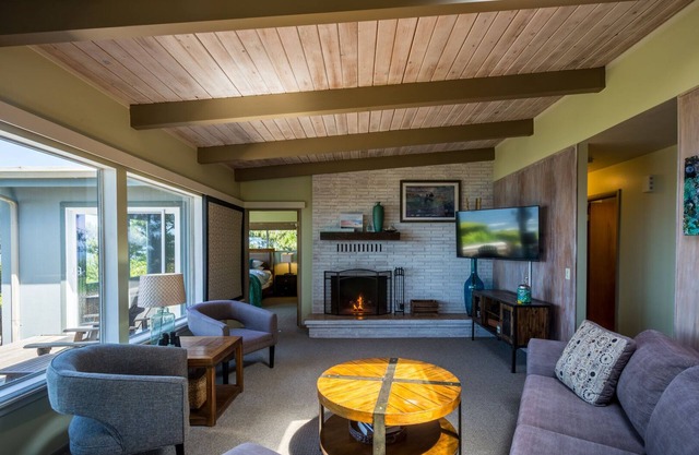 Ocean Front! Hot Tub! Dog Friendly!