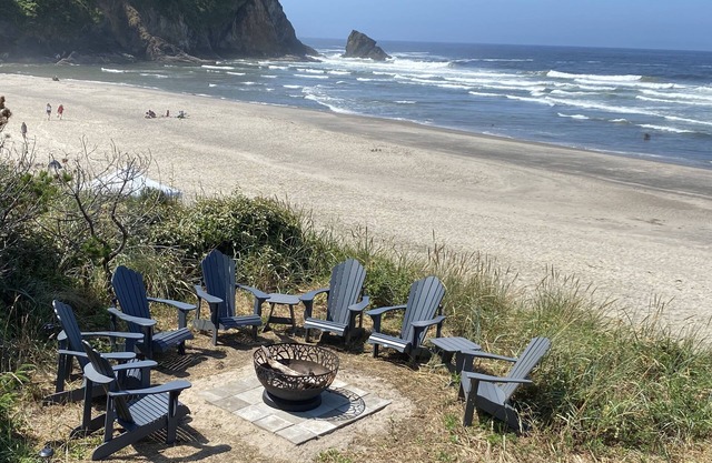 Ocean Front, Hot tub, theater room, game room, Wifi, All king beds