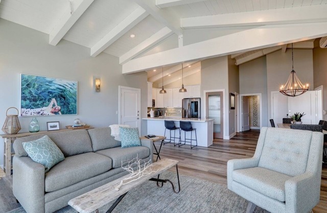 Ocean front, rock view: Salty Sister 3Bdrm with outdoor patios to gather