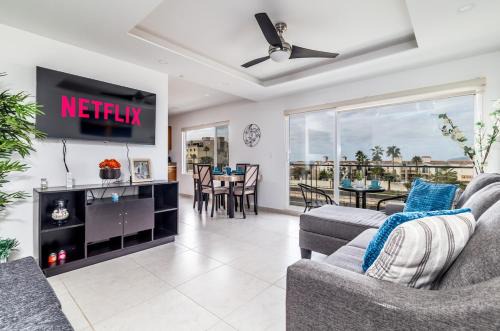 Ocean View, Amazing Sunsets, AC, Pool
