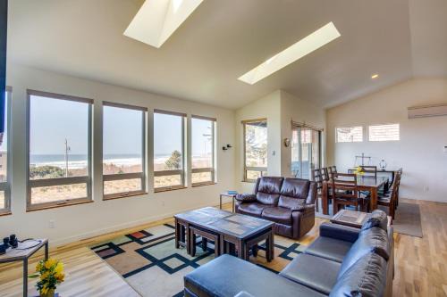 Ocean View of Rocky Shore! Yachats! Shorely Blessed