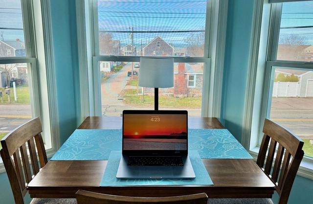 Ocean View Private Apartment. Sleeps 4. Vacation while working at home.n