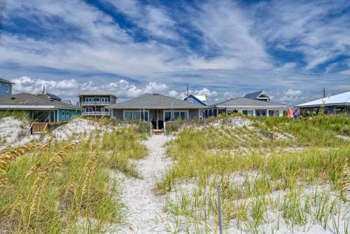 Oceanfront Beach House - Two Kitchens - Pets Allowed
