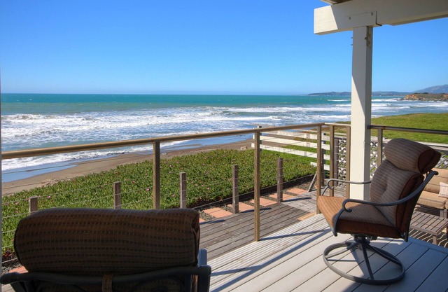Oceanfront Escape : 4 BR, 3 BA Condominium in San Simeon, Sleeps 10