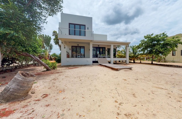Oceanfront home w/private beach, ocean view, kayaks, rooftop, WiFi & partial AC
