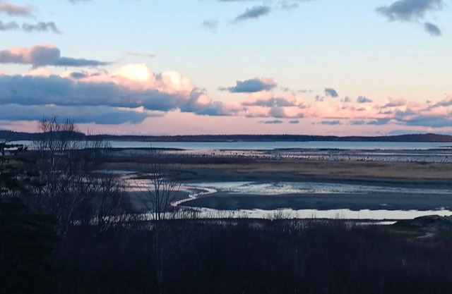 OCEANFRONT LOT ON 13 ACRES, 5-bedroom house with WiFi near Lubec lighthouse