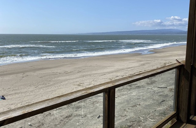 Oceanfront on the Sand - Awesome 4 Bedroom!