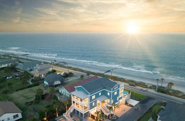 Oceanfront Pool, Outdoor Kitchen, Putting Green