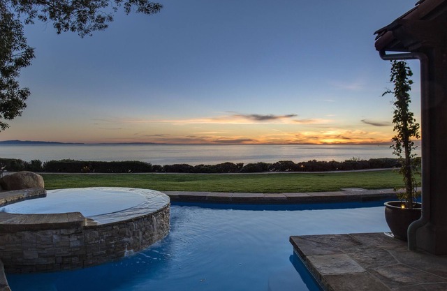 OCEANFRONT - POOL - PRIVATE BEACH STAIRWAY HO