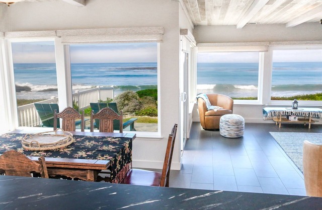 Oceanfront Stay Near Cambria & Beaches 2 En-Suites