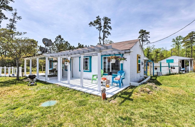 Oceanfront White Stone Cottage w/Private Beach!