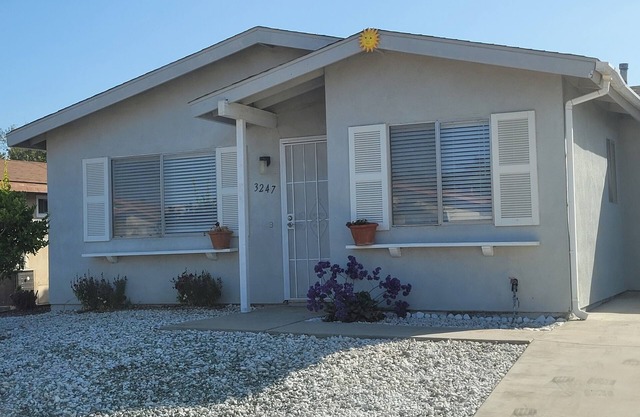 Oceanside Carlsbad border 55+ AC, near shopping, restaurants, ~ 5 mi to beaches