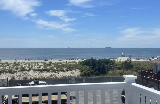 Oceanviews from Every Room.Steps to the Beach