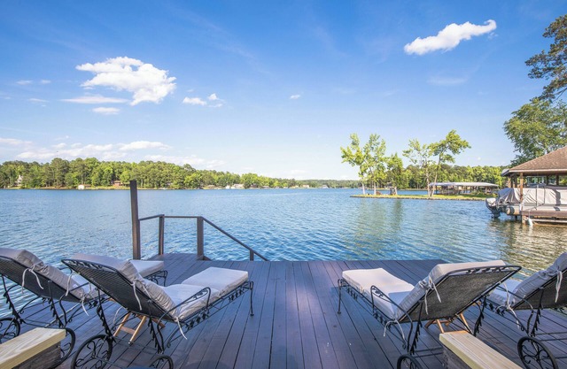 Off The Hook at Lake Martin