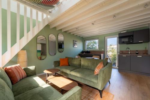 OIQIA Air Nomad Vancouver