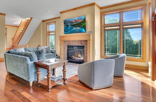 Okauchee Lake Home: 4BR/4BA | Hot Tub | Central to town and wedding venues