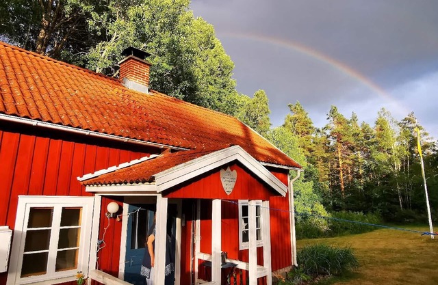 Old log cabin with guest cottage for six people