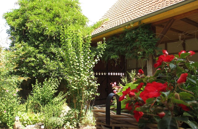 Old stable converted into a cottage with garden, parking, and two bathrooms
