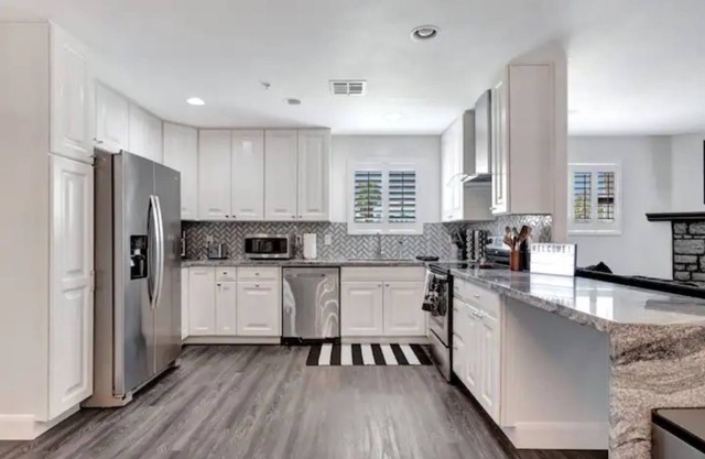 Old town Scottsdale Home With Putting Green