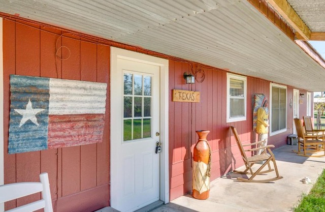 On 60-Acre Farm with Pond Charming Carmine Studio!