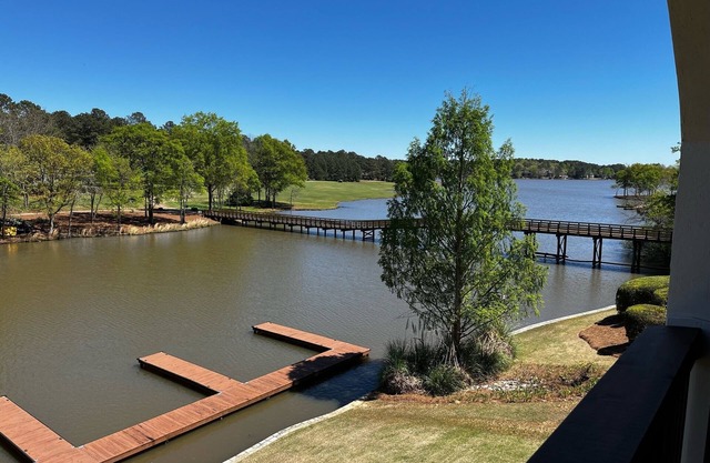 On Lake Oconee 4 Bed 5 Bath Villa Inside the Cuscowilla with Large Terrace Level