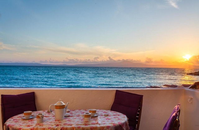 On the Beach - Akroyali Family Lodging