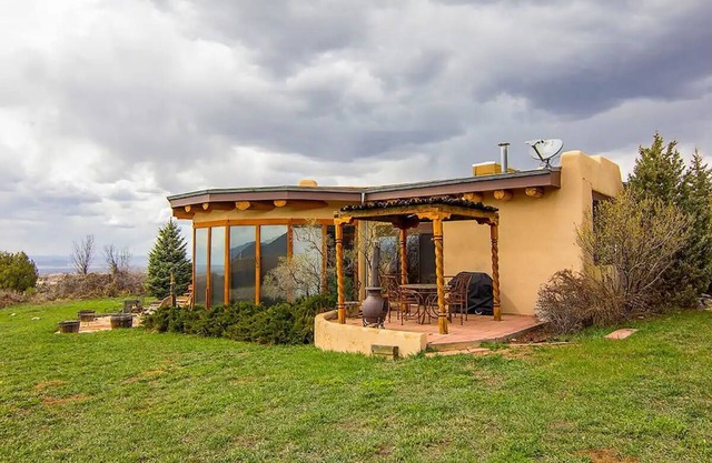 On the Farm - Taos Sunset Views and Night Skies