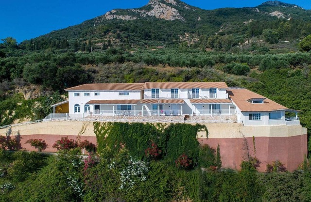 One bed property with spectacular sea views