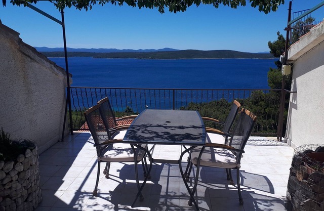 One bedroom apartment with terrace and sea view Zavala, Hvar (A-8912-a)