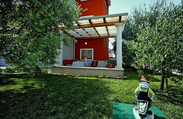 One bedroom apartment with terrace Umag (A-22649-b)