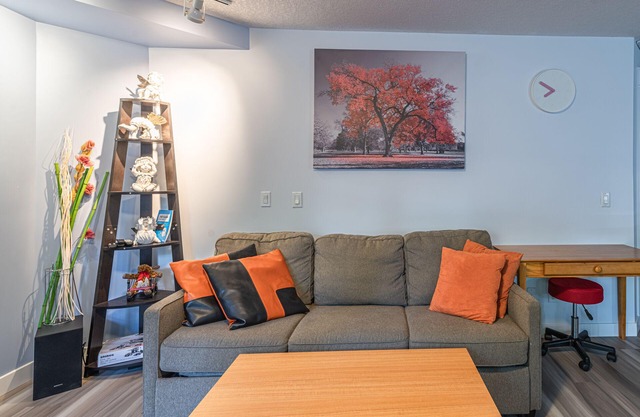 One Bedroom Suite with BBQ & huge Patio