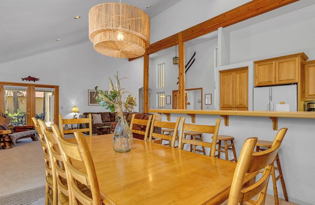 One Level, Open Floor Plan, 4 Bdrm Home Hot Tub Pet Friendly, 10 SHARC Passes