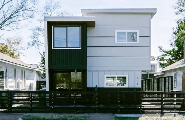 One-of-a-kind Stay! Beautiful Container Downtown