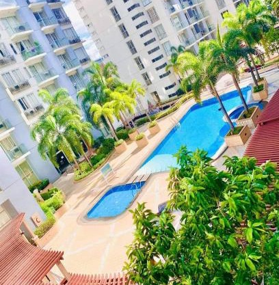 One Palm Tree Villas Condo Across NAIA Terminal 3