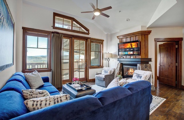 One Ski Hill 2BR Penthouse Ski-In/Out w/Stunning Gondola & Mountain Views