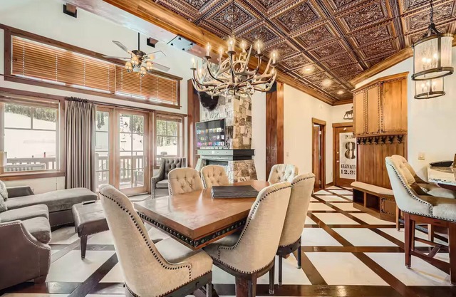 One Ski Hill 4BR Slopeside Penthouse Peak 8 Ski-In/Ski-Out Luxury