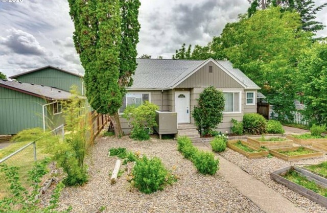 Open layout sweet spot in the heart of Oregon's Capital.