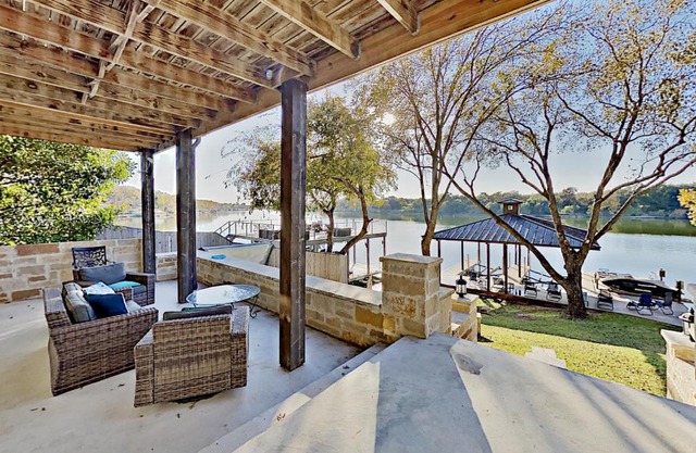 Opulent Waterfront 118B