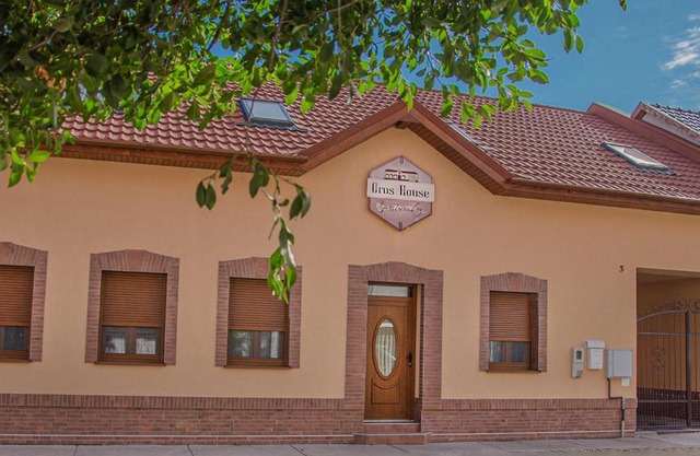 Oros House Apartmanház