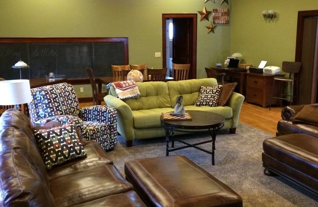 Osage Schoolhouse: Renovated, Sleeps 23, Spacious and Comfortable
