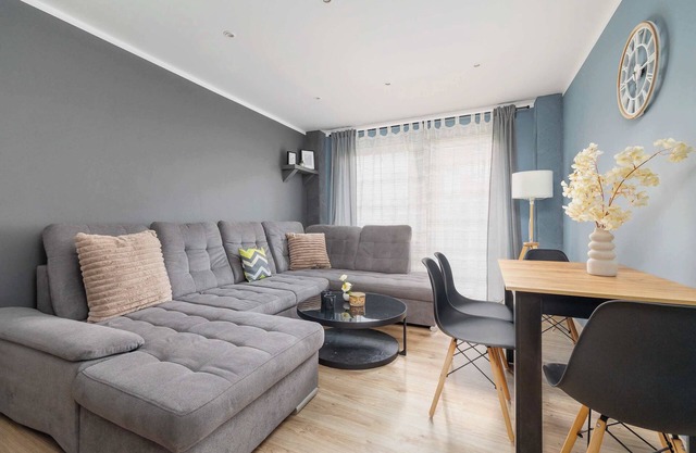 Ossowskiego 28 Katowice | Blue and Green Apartment with Balcony