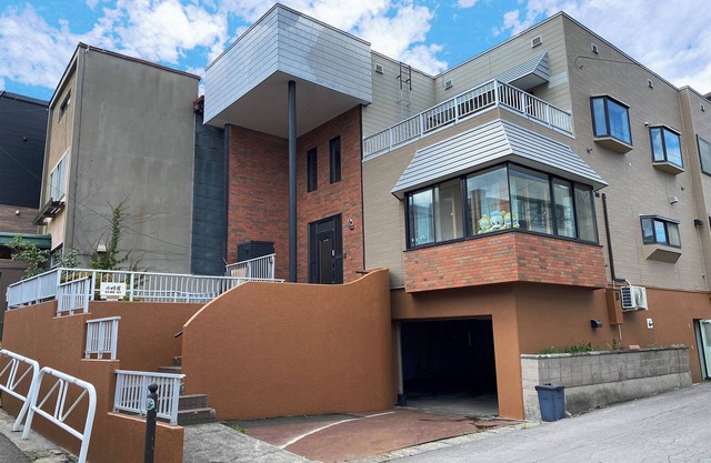 Otaruya, Large House, Max 7pp, Netflix, Parking