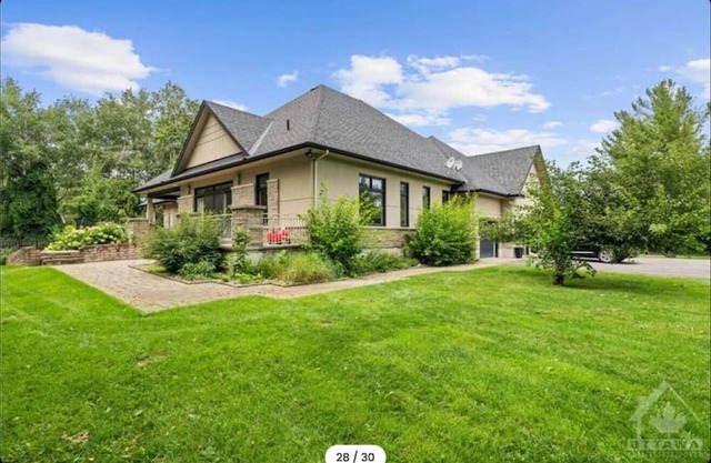 Ottawa's Finest: Mansion in a quiet neighbourhood!