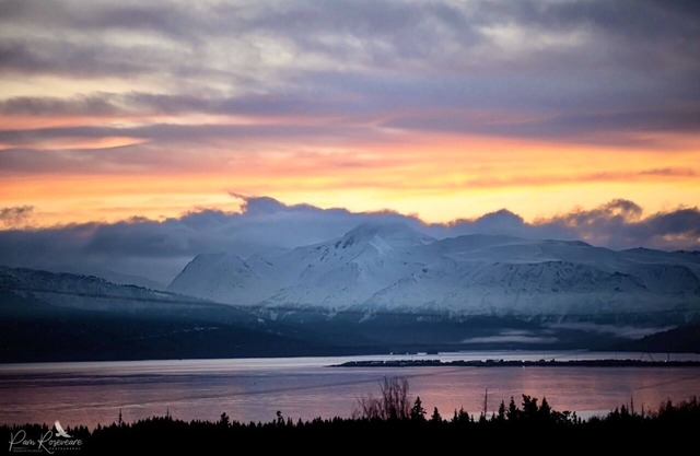 Otter Stop Inn! Ocean and mountain views from every window!