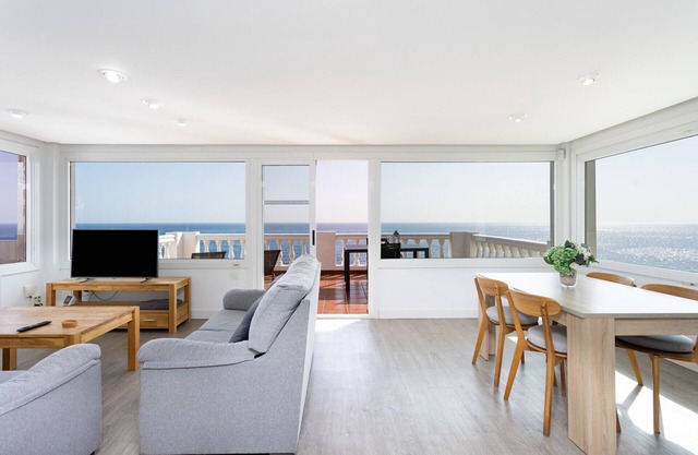 Over the Ocean with pool