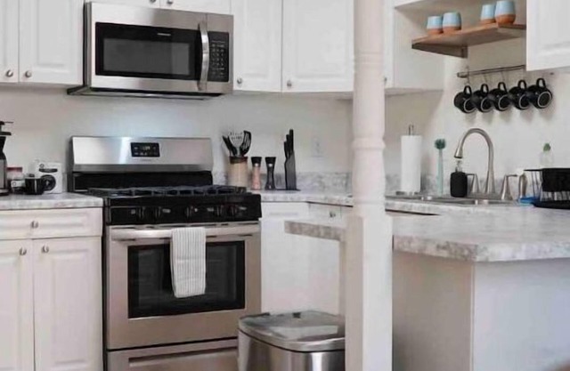 Over the Top - Entire Apartment In Thomas